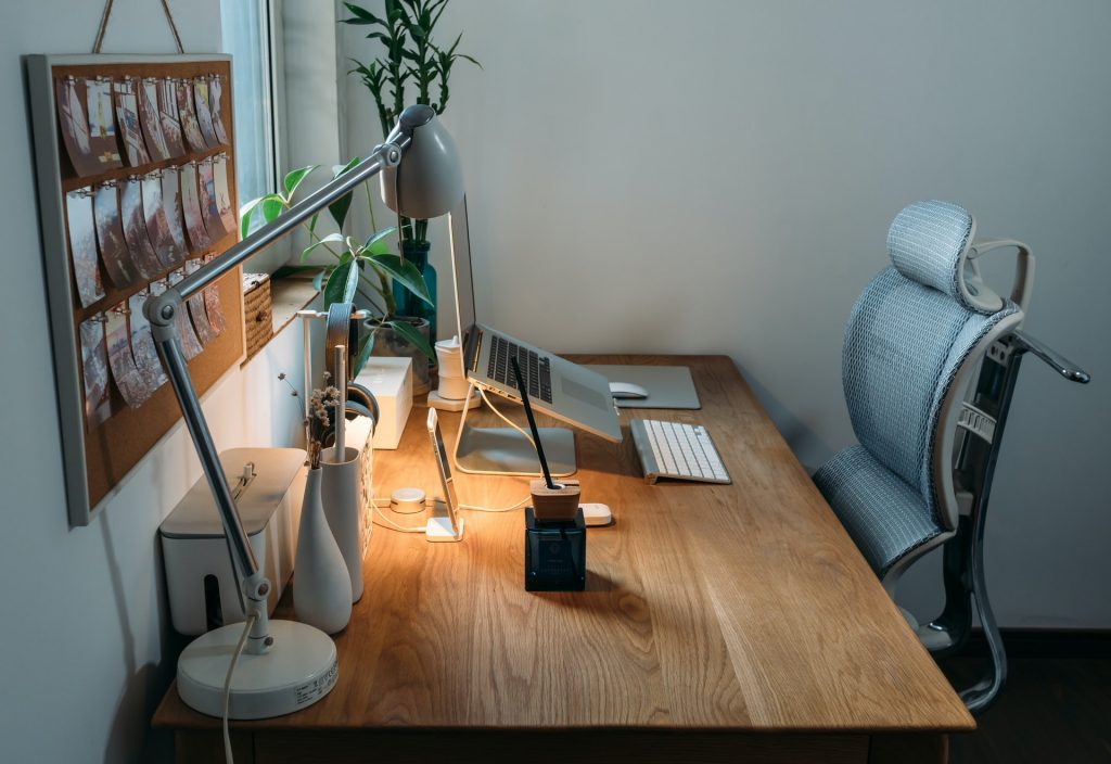 A ergonomically set up desk and computer